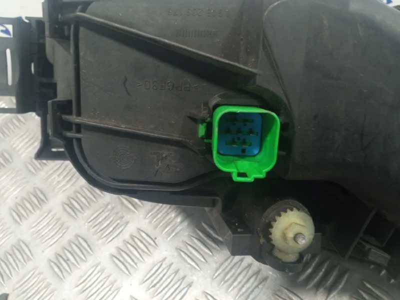 Faro Izquierdo para Ford Mondeo Berlina (Ge)