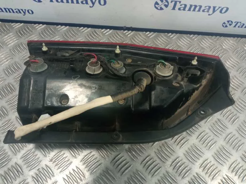 Piloto Trasero Derecho para Mitsubishi Space Wagon (N80/N90)