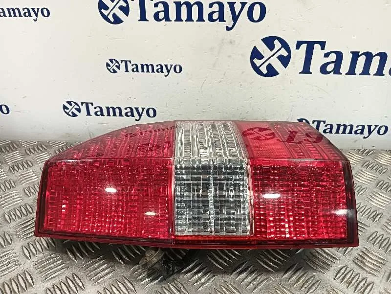 Piloto Trasero Izquierdo para Mitsubishi Space Wagon (N80/N90)