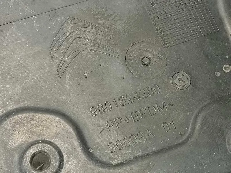 Plastico Paso Rueda Trasero Derecho para Citroën C4 Cactus