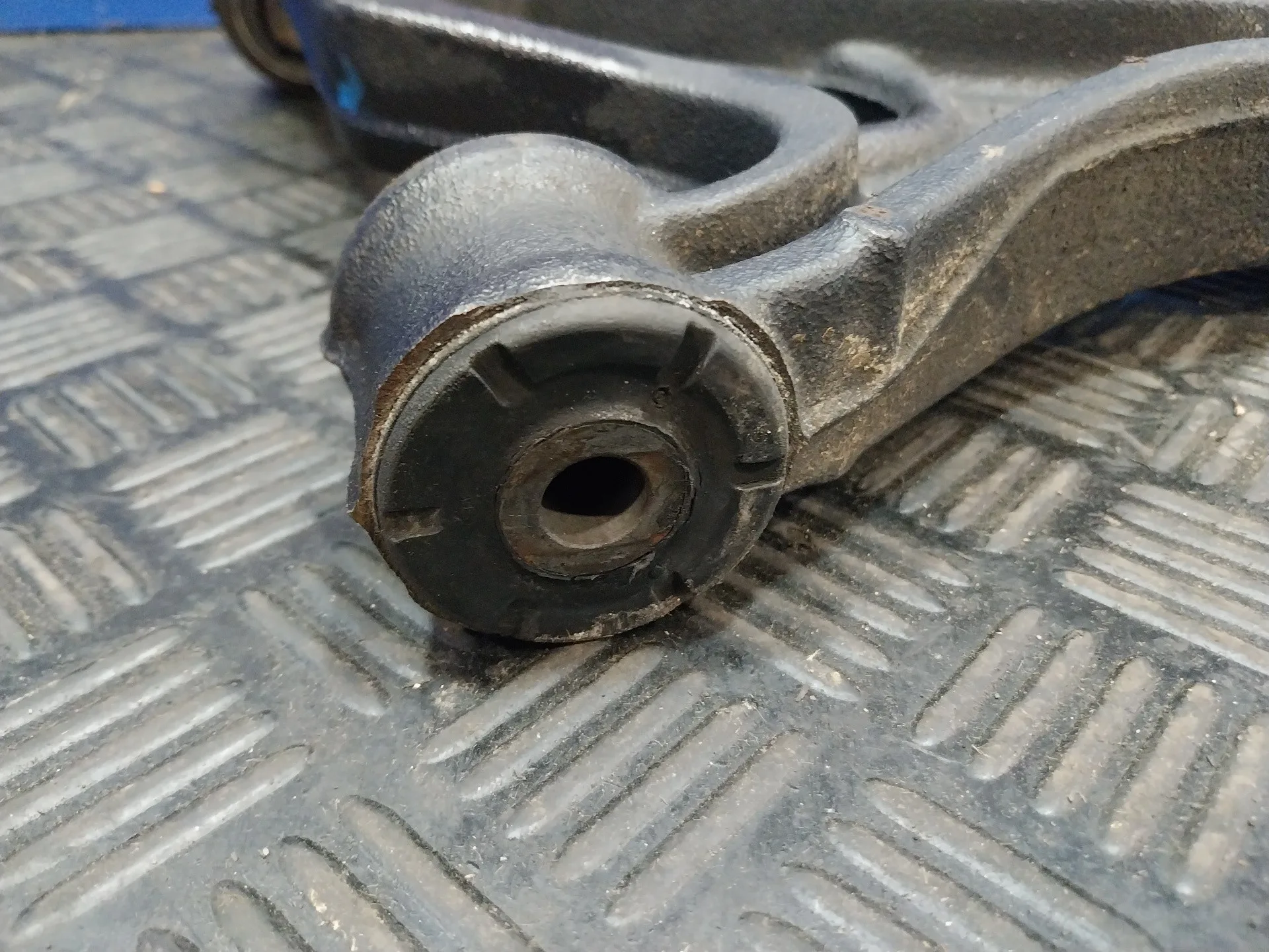 Brazo Suspension Inferior Delantero Izquierdo para Volkswagen Touareg (7L6)