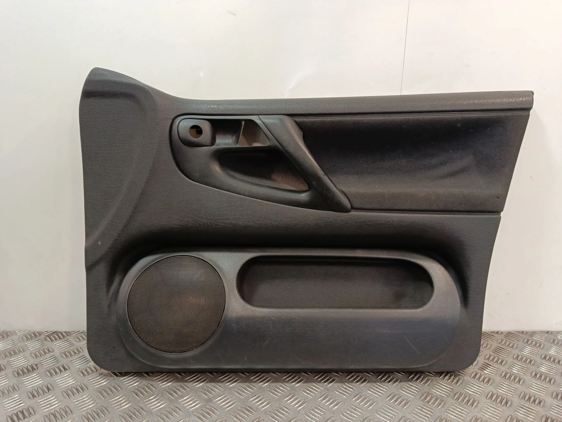 Guarnecido Puerta Delantera Derecha para Volkswagen Polo Berlina (6N1)