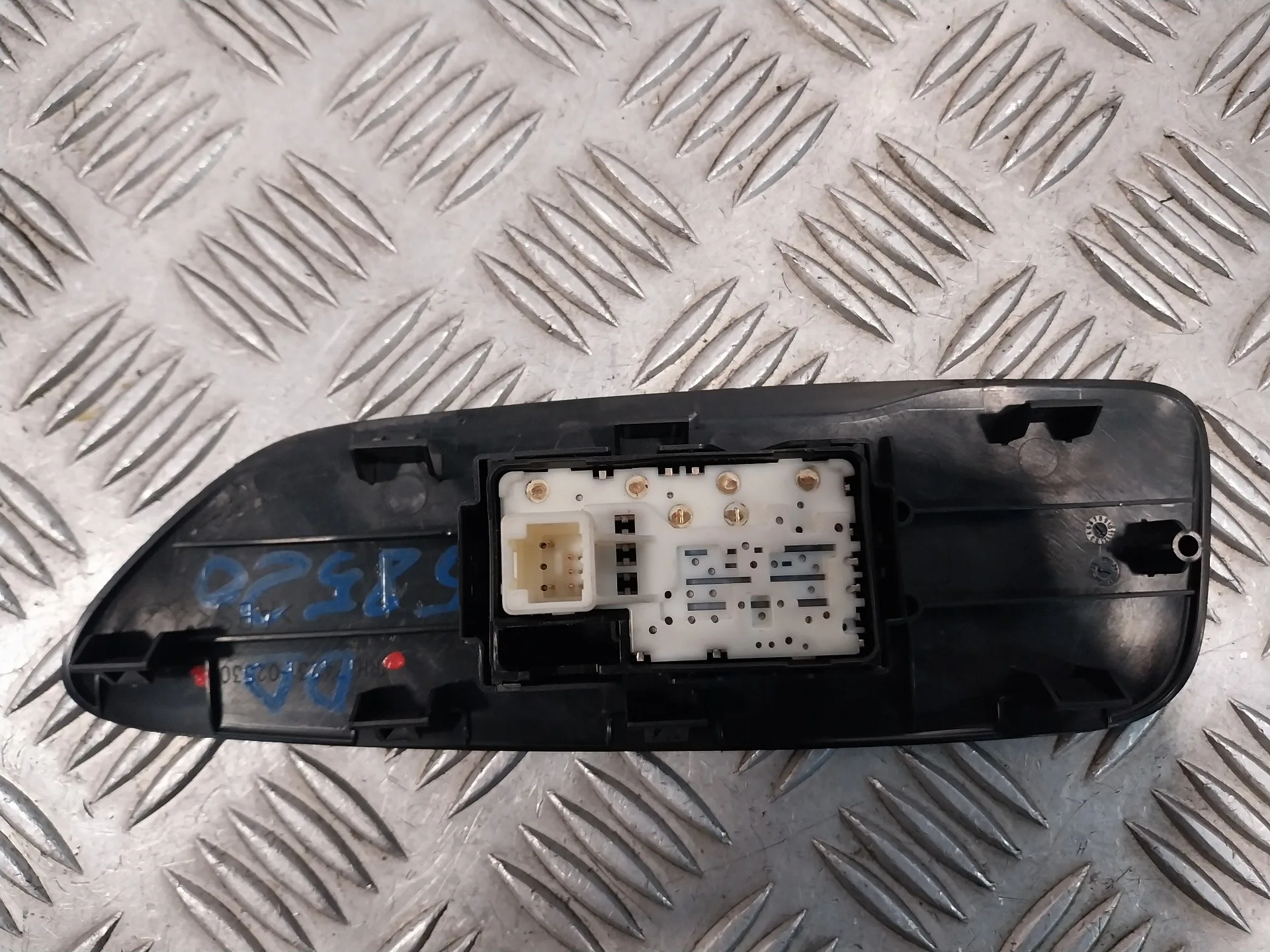 Mando Elevalunas Delantero Derecho para Toyota Auris De150A
