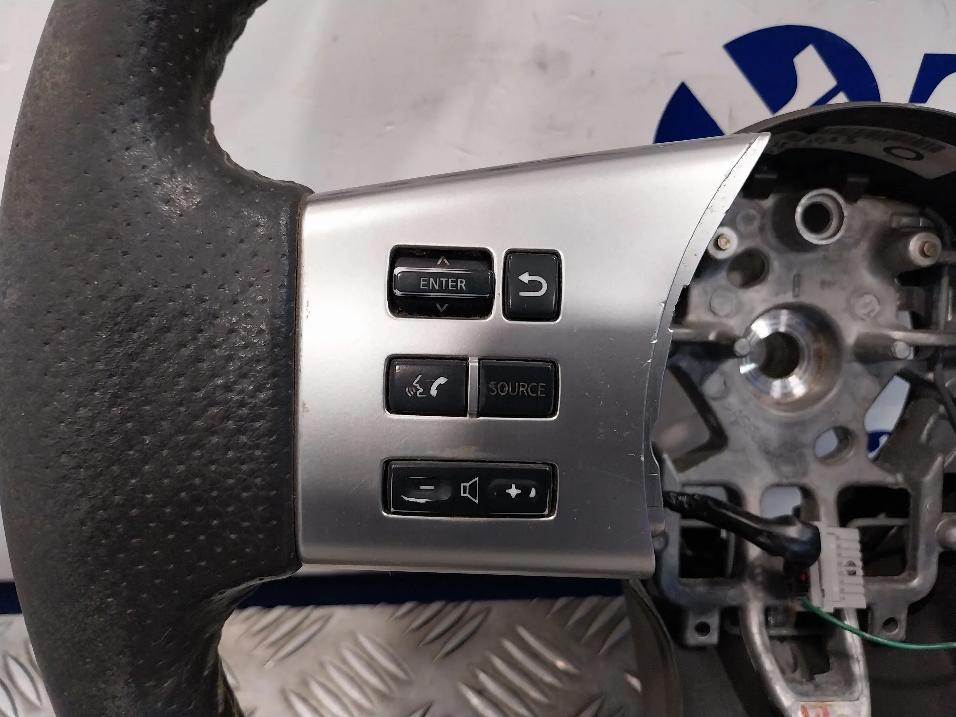 Volante para Nissan Pathfinder (R51)