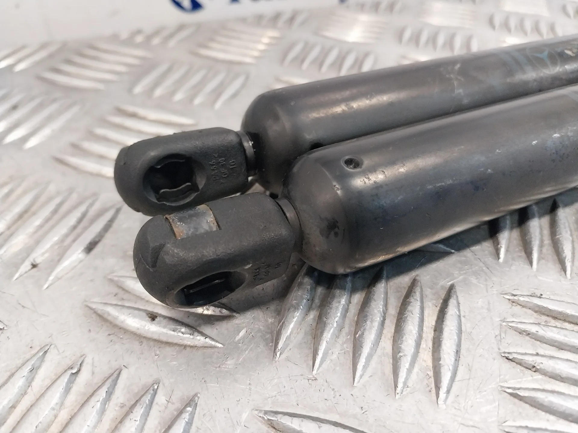 Amortiguadores Maletero / Porton para Mercedes-Benz Vito (W638) Caja Cerrada