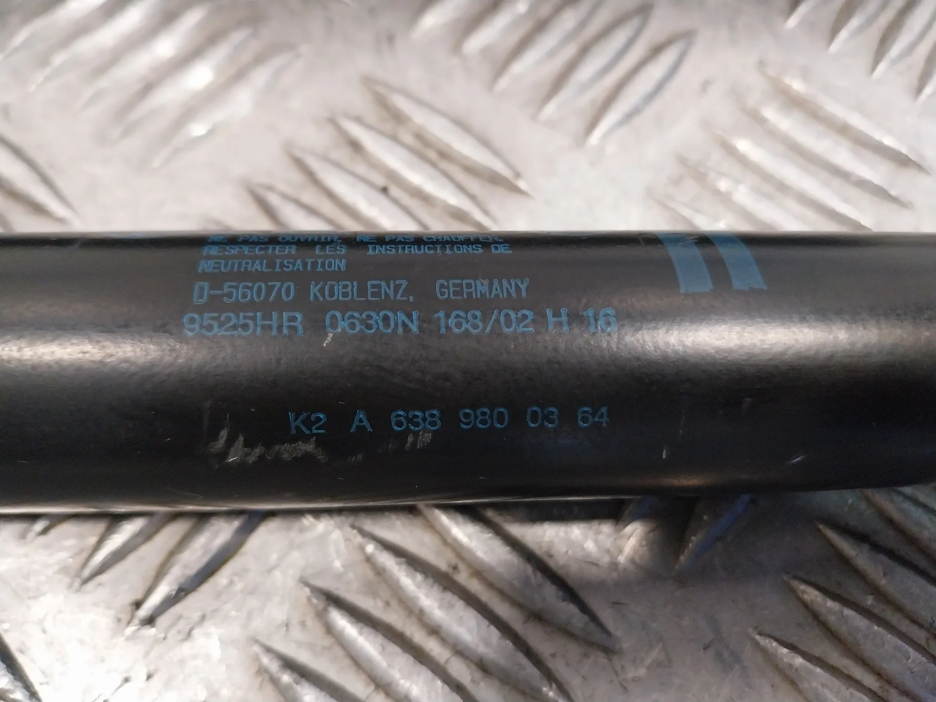 Amortiguadores Maletero / Porton para Mercedes-Benz Vito (W638) Caja Cerrada