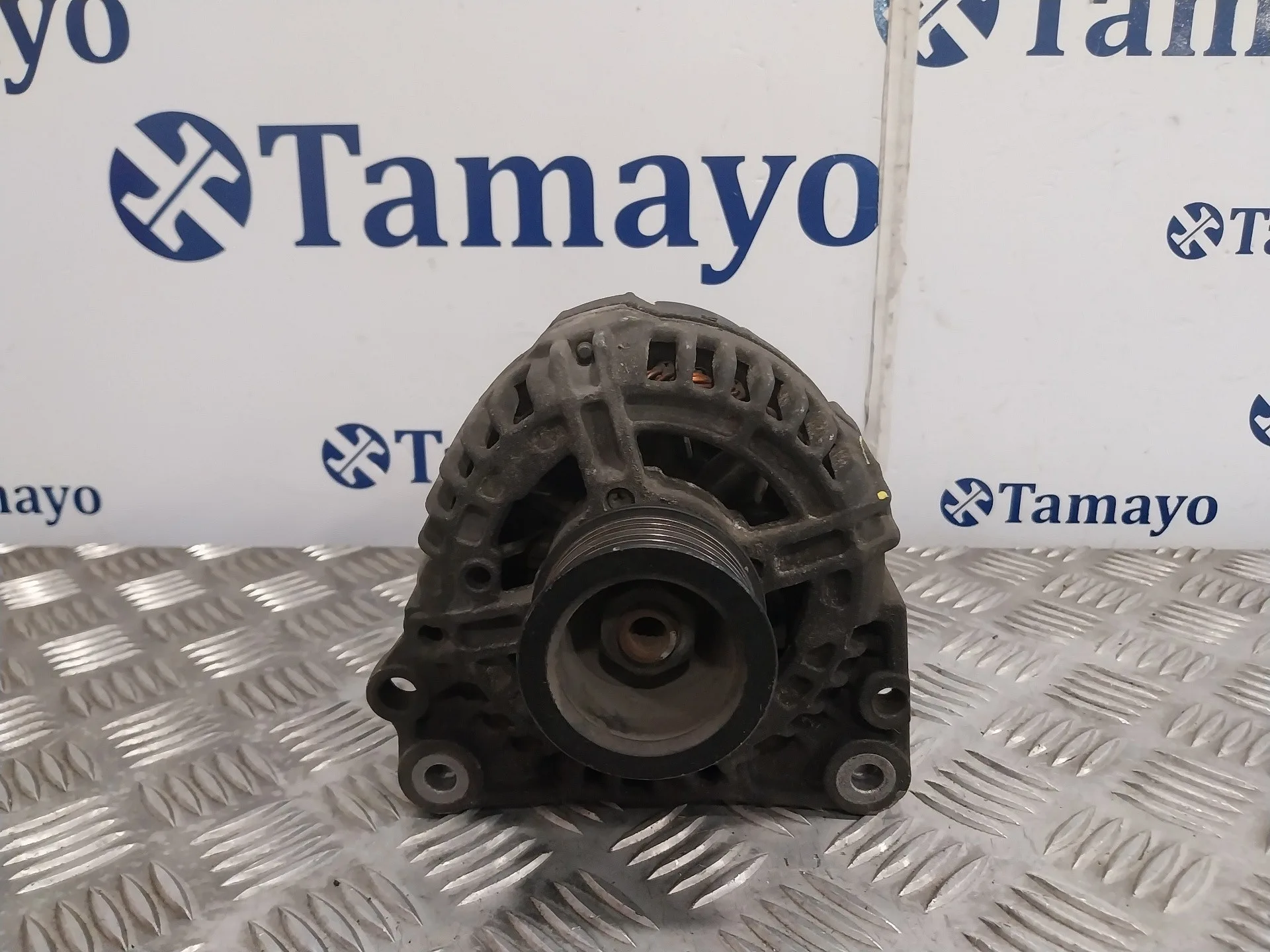 Alternador para Nissan Cabstar 01.04 ->