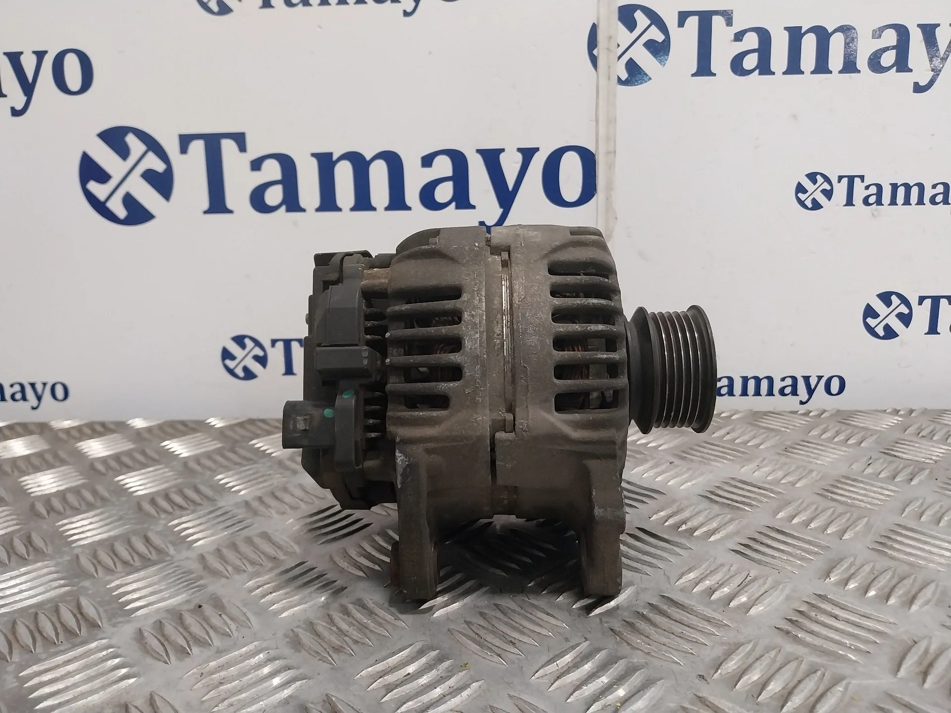 Alternador para Nissan Cabstar 01.04 ->