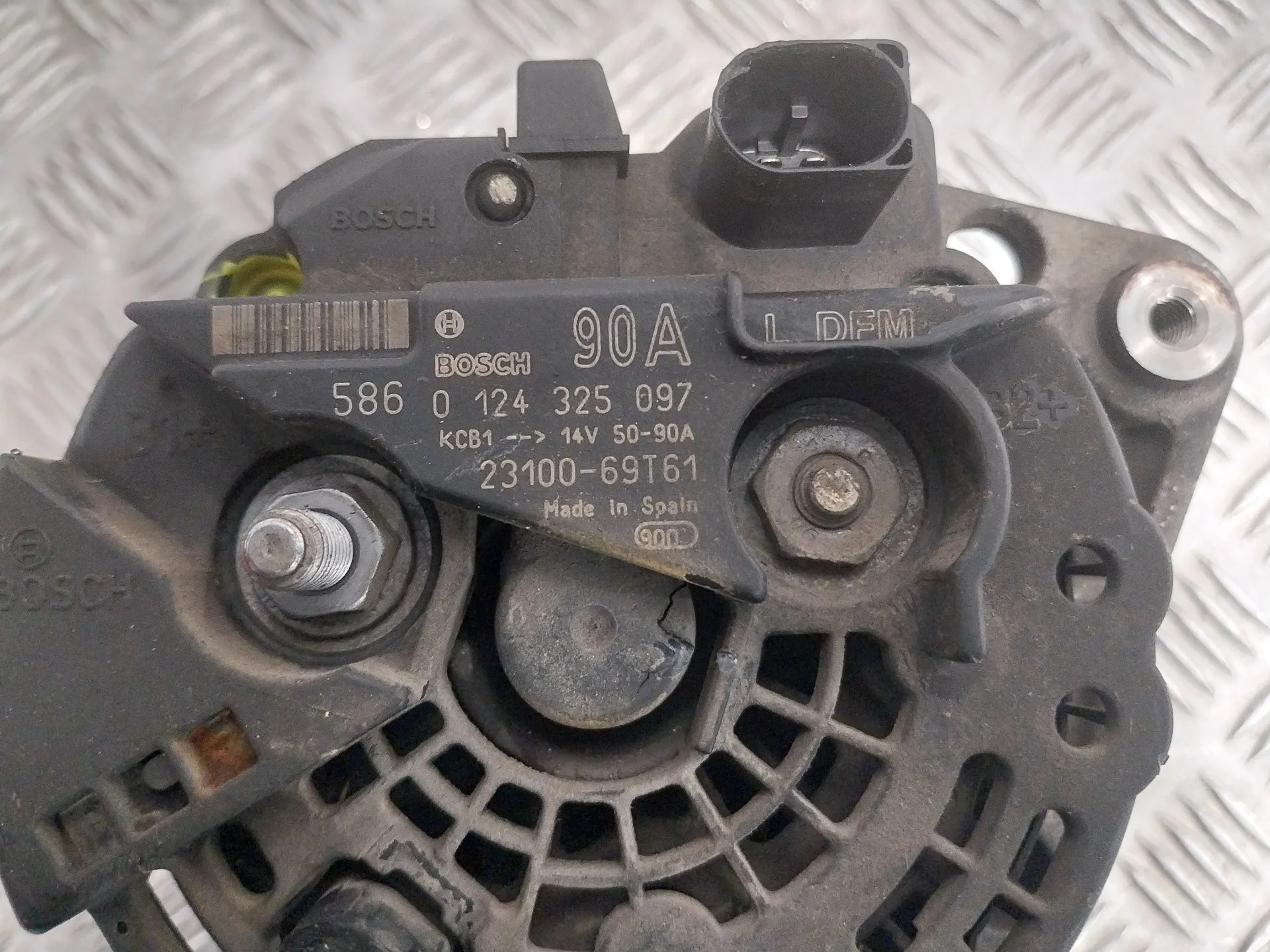 Alternador para Nissan Cabstar 01.04 ->