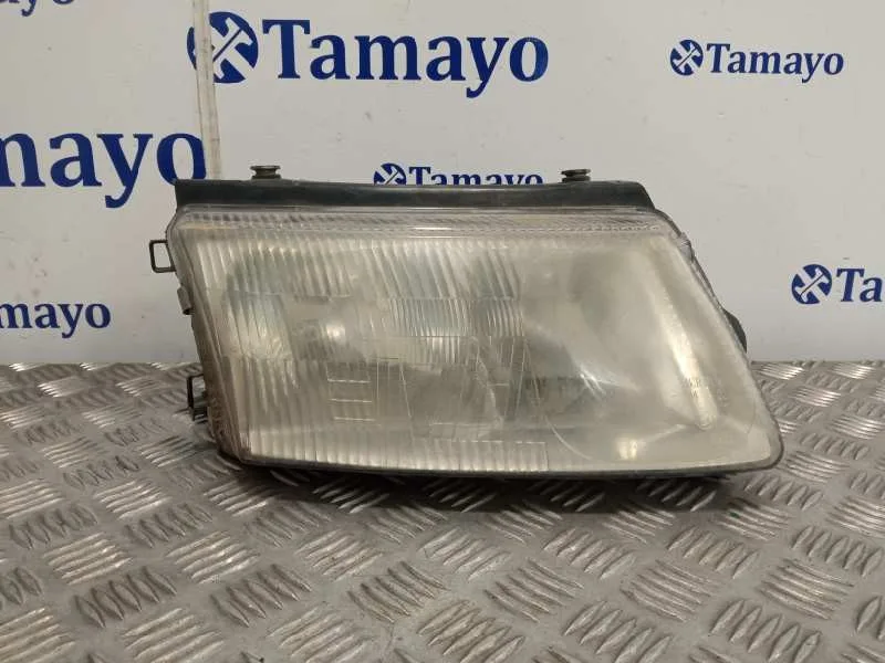 Faro Derecho para Volkswagen Passat Variant (3B5)