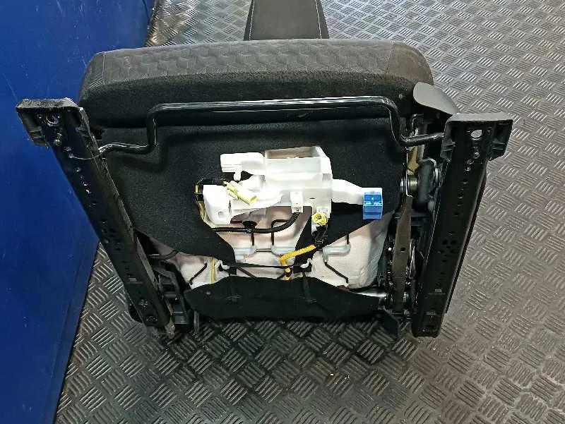 Asiento Delantero Izquierdo para Toyota Yaris (Xpa1F/Mxph11/Chxnbw)