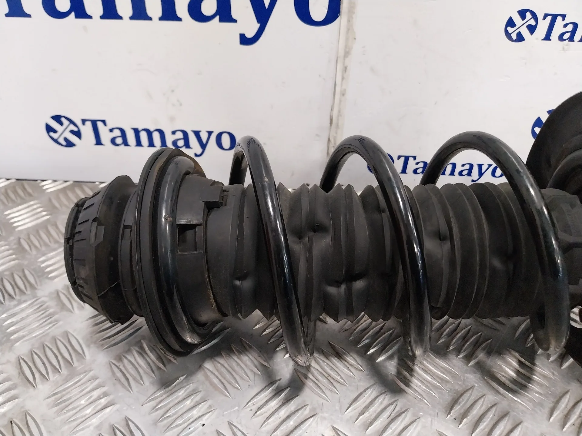 Amortiguador Delantero Izquierdo para Toyota Yaris (Xpa1F/Mxph11/Chxnbw)