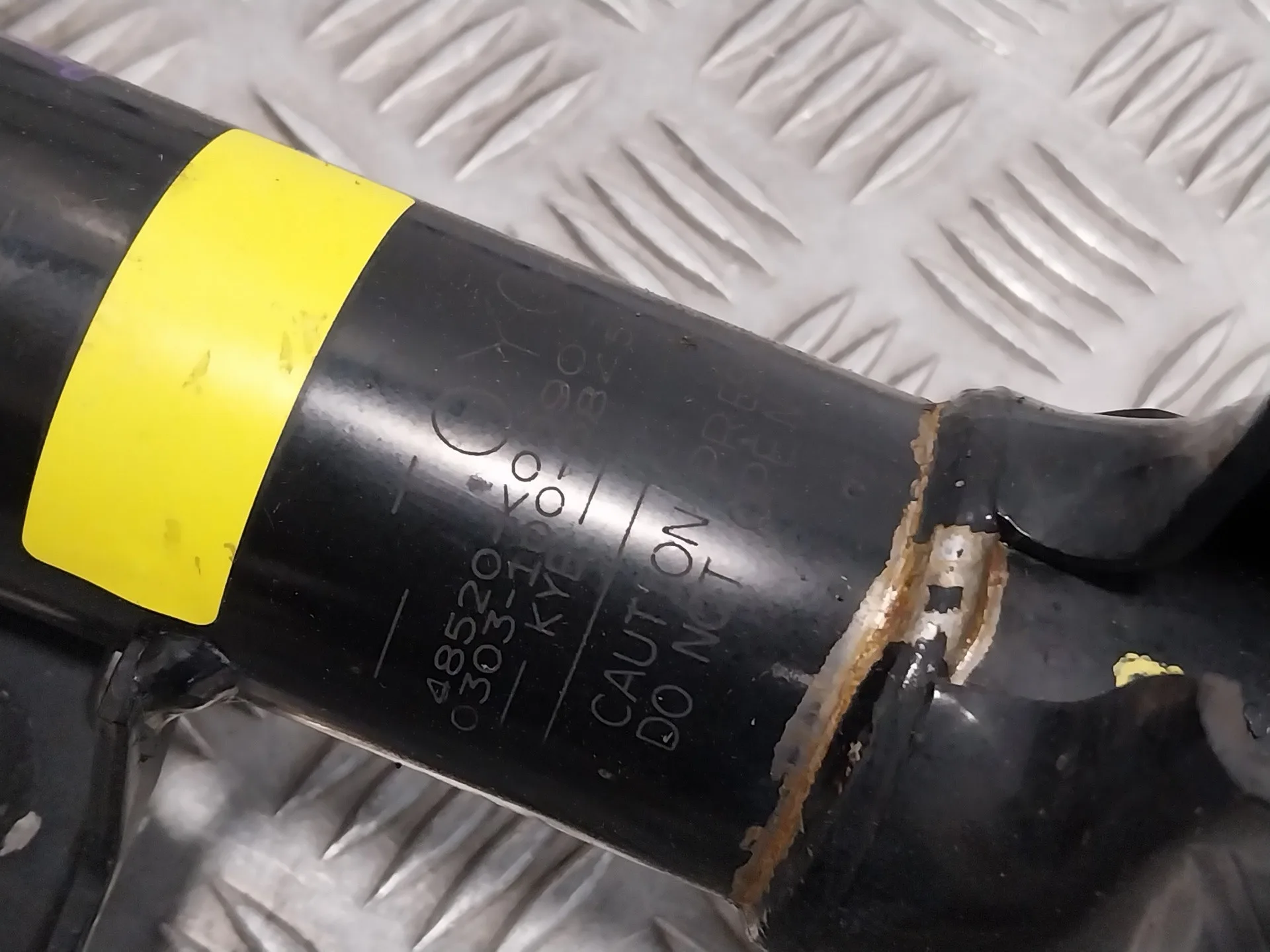 Amortiguador Delantero Izquierdo para Toyota Yaris (Xpa1F/Mxph11/Chxnbw)