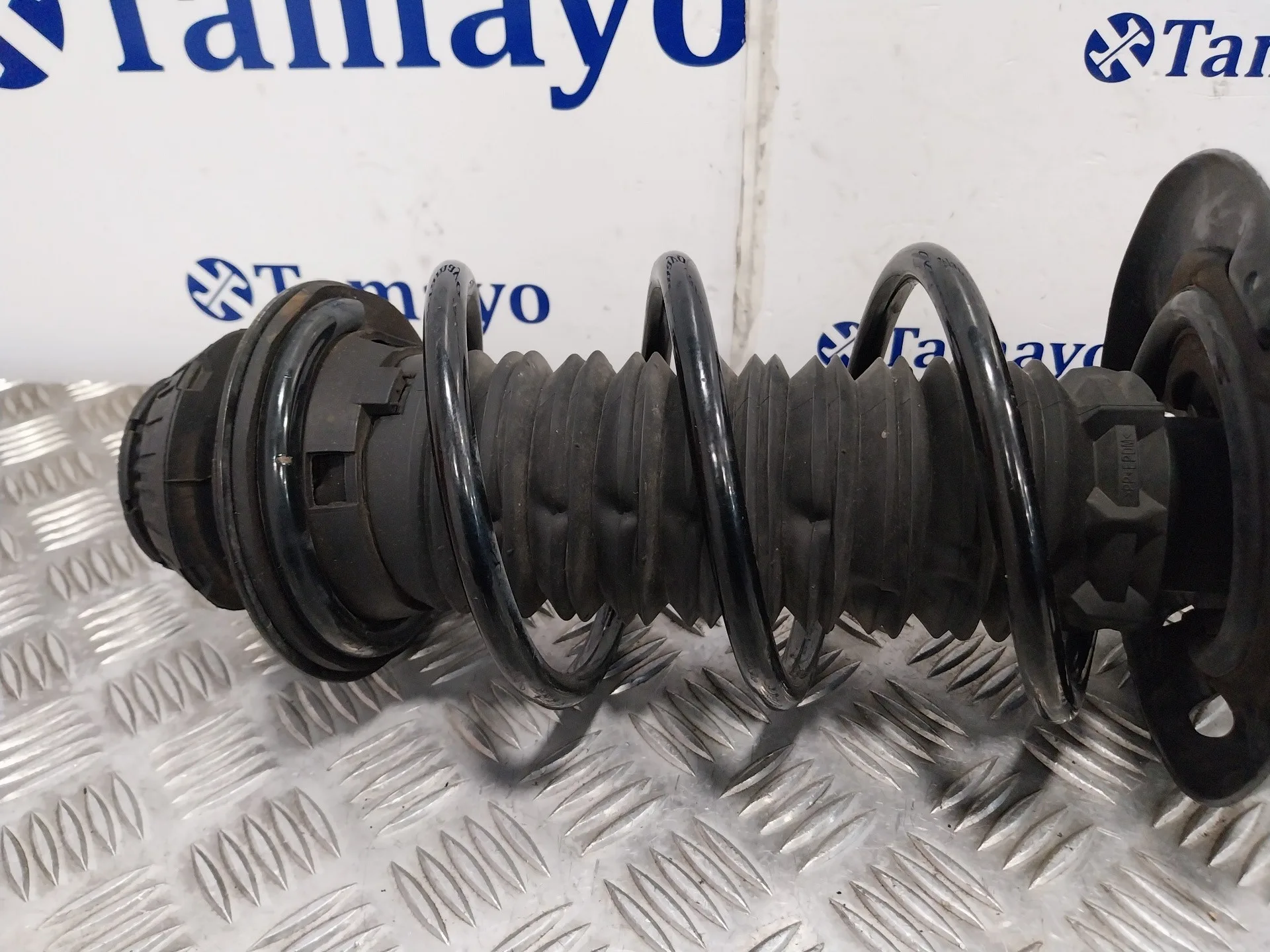 Amortiguador Delantero Derecho para Toyota Yaris (Xpa1F/Mxph11/Chxnbw)