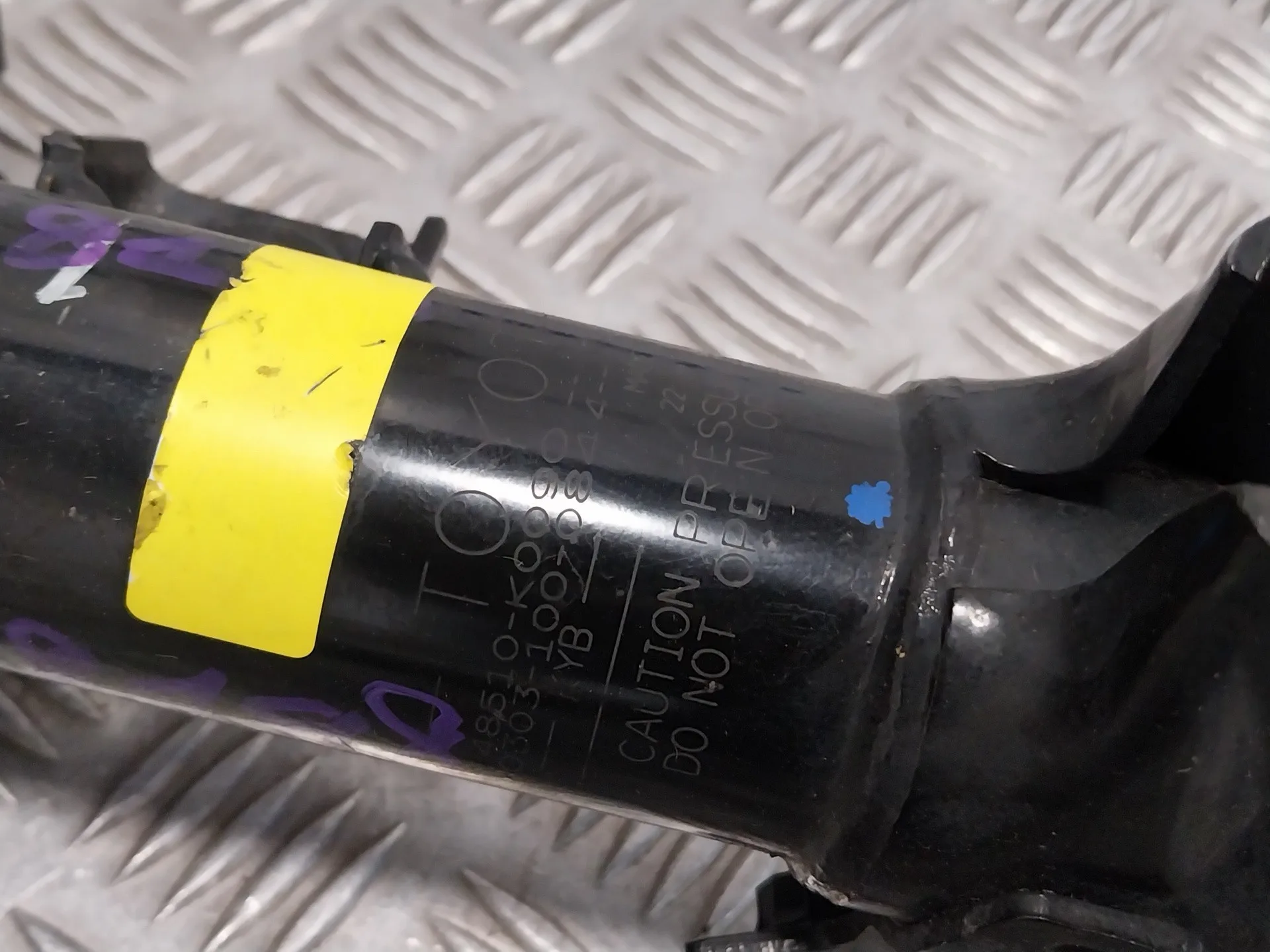 Amortiguador Delantero Derecho para Toyota Yaris (Xpa1F/Mxph11/Chxnbw)