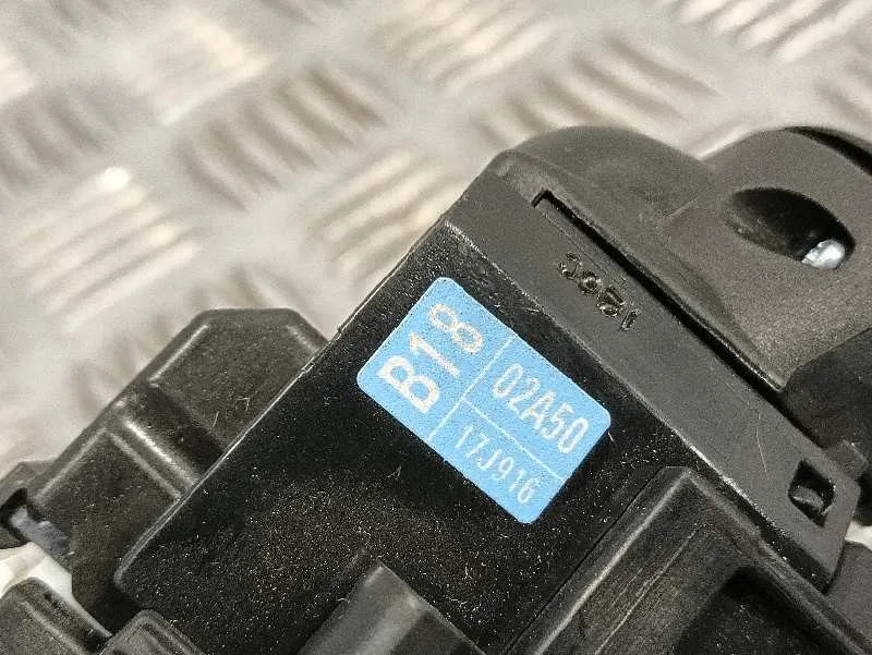 Mando Multifuncion para Toyota Yaris (Xpa1F/Mxph11/Chxnbw)