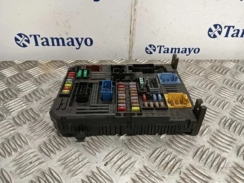 Caja Reles / Fusibles para Toyota Proace