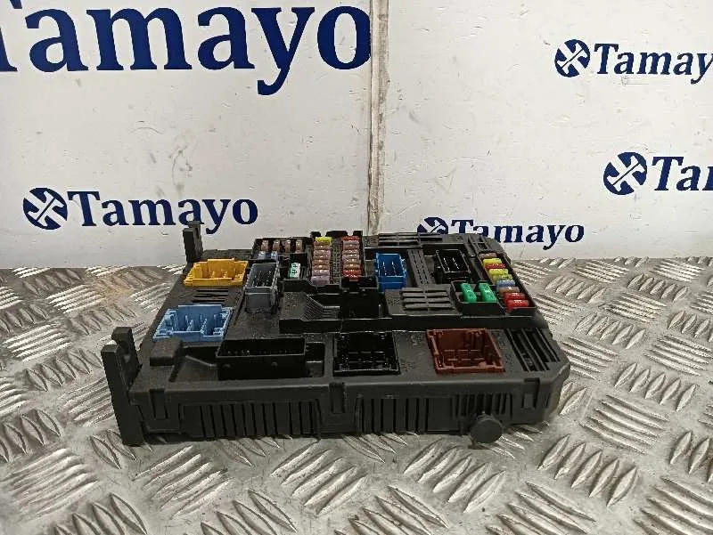 Caja Reles / Fusibles para Toyota Proace