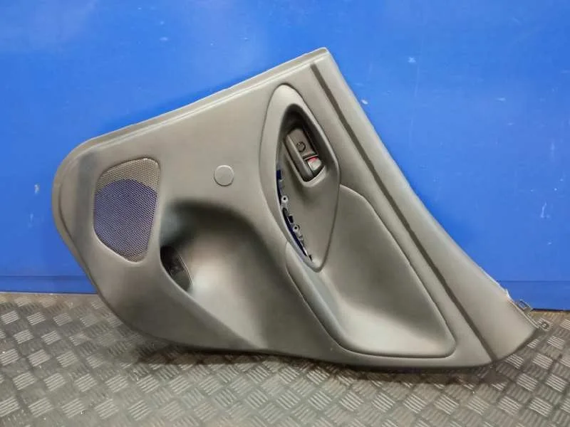 Guarnecido Puerta Trasera Derecha para Toyota Yaris (Xpa1F/Mxph11/Chxnbw)