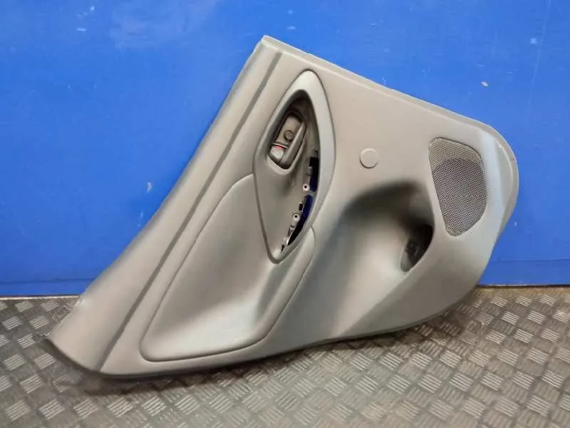 Guarnecido Puerta Trasera Izquierda para Toyota Yaris (Xpa1F/Mxph11/Chxnbw)
