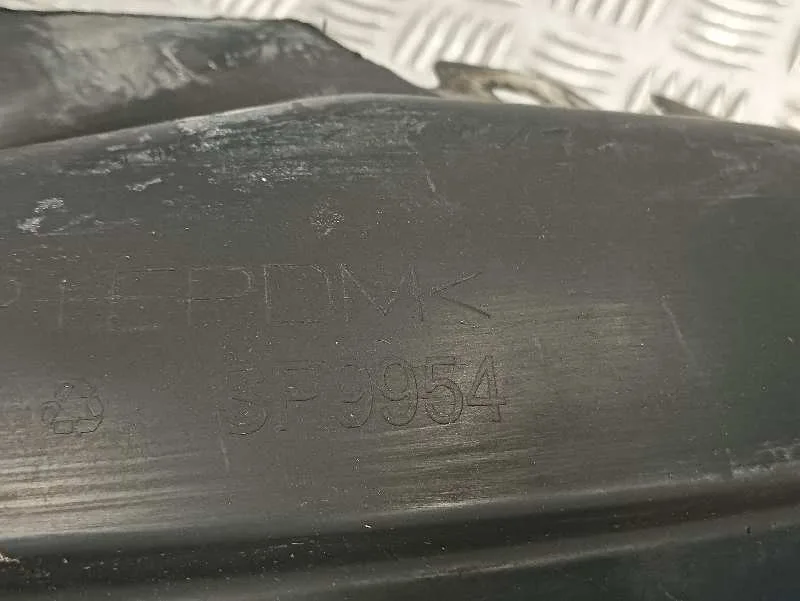 Plastico Paso Rueda Delantero Izquierdo para Toyota Yaris (Xpa1F/Mxph11/Chxnbw)