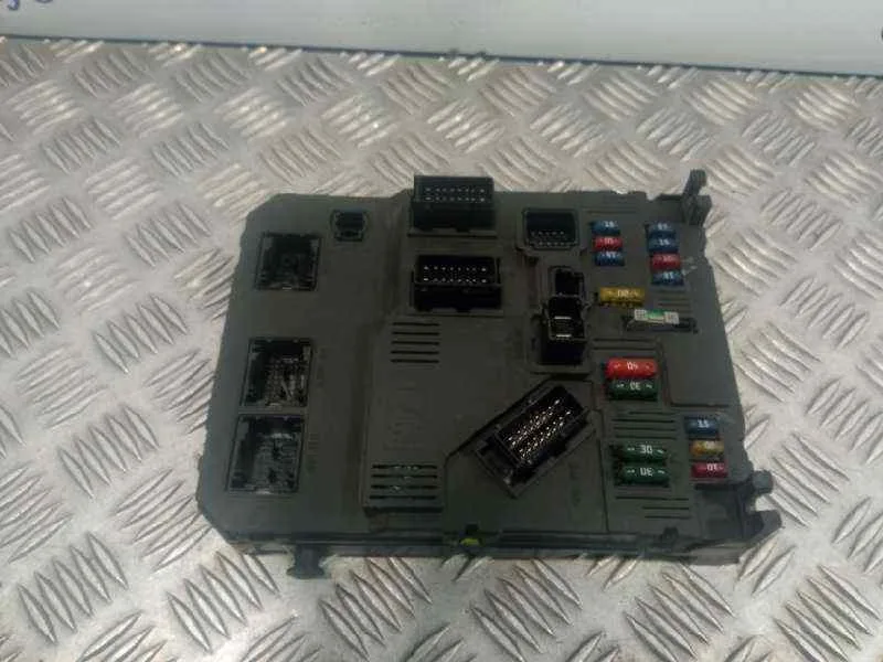 Caja Reles / Fusibles para Peugeot 206 Berlina