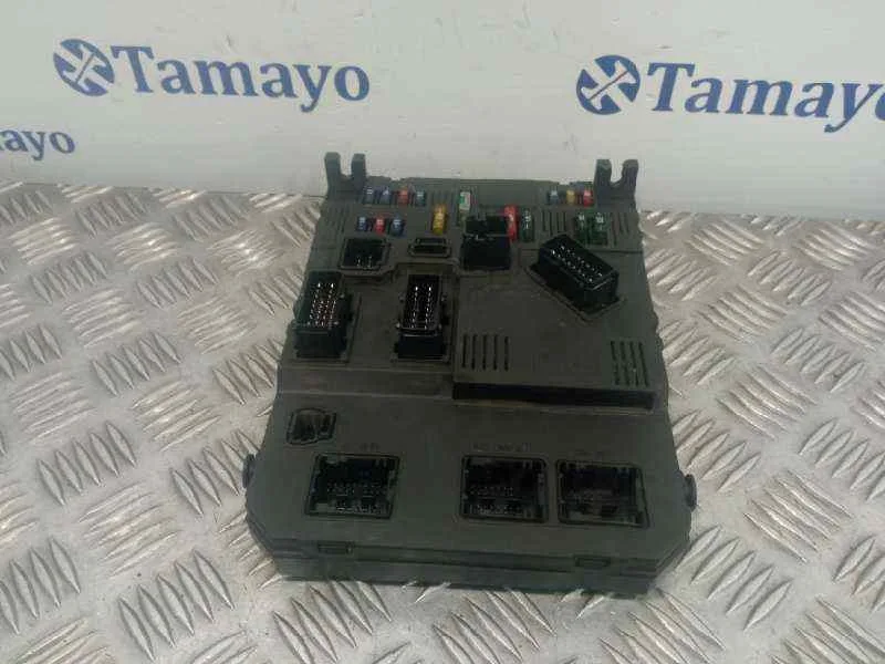 Caja Reles / Fusibles para Peugeot 206 Berlina