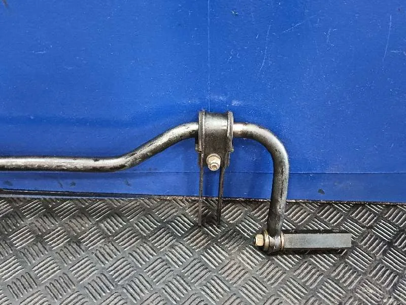 Barra Estabilizadora Trasera para Nissan Cabstar 01.04 ->