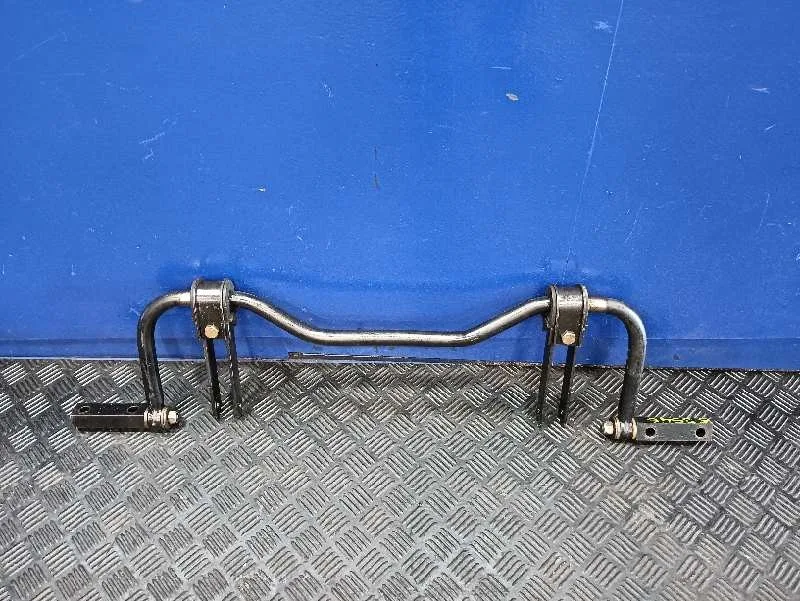 Barra Estabilizadora Trasera para Nissan Cabstar 01.04 ->