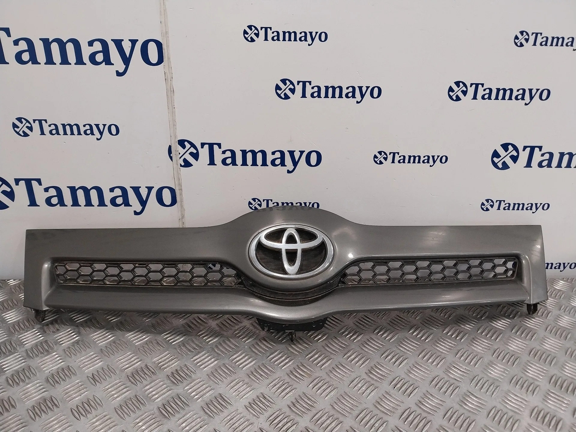 Rejilla Delantera para Toyota Corolla Verso (R1)