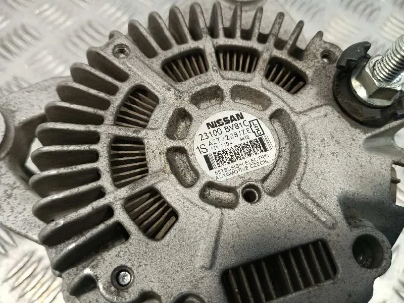 Alternador para Nissan Juke (F15)