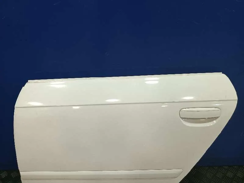 Puerta Trasera Izquierda para Audi A3 Sportback (8P)