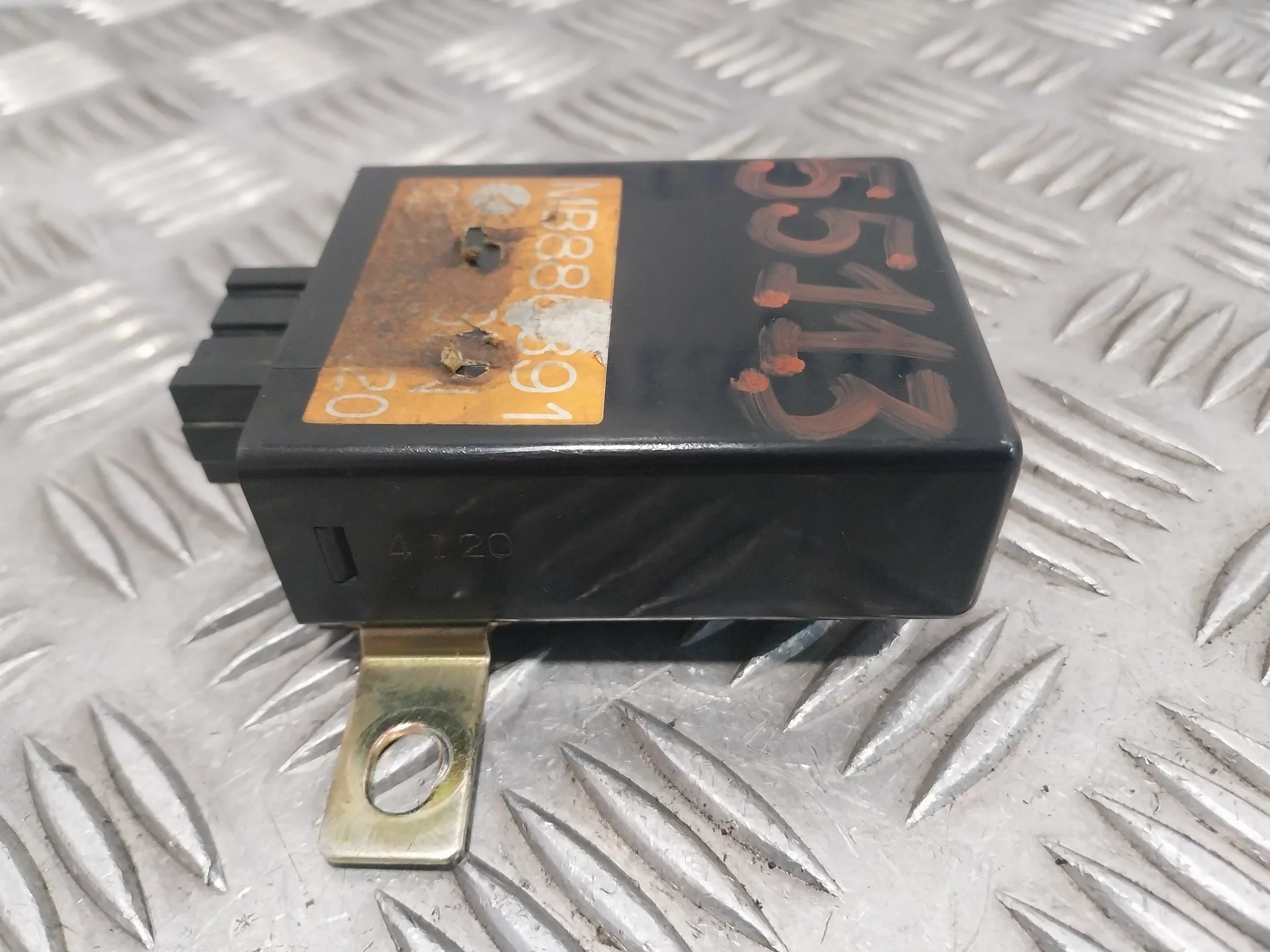 Rele para Mitsubishi Montero (V20/V40)