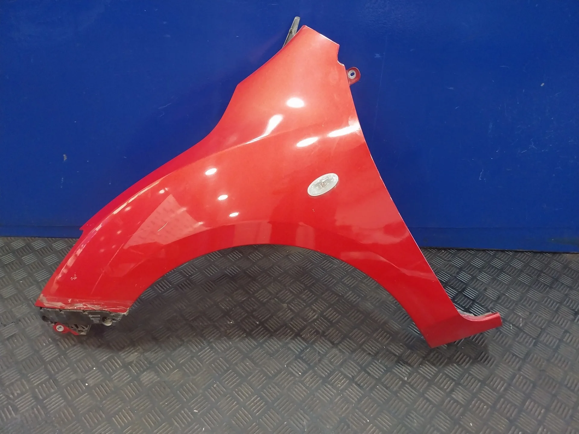Aleta Delantera Izquierda para Mazda 3 Lim. (Bl)