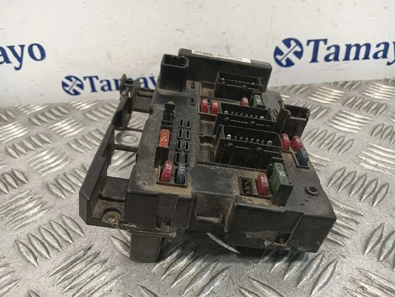 Caja Reles / Fusibles para Peugeot 307 (S1)