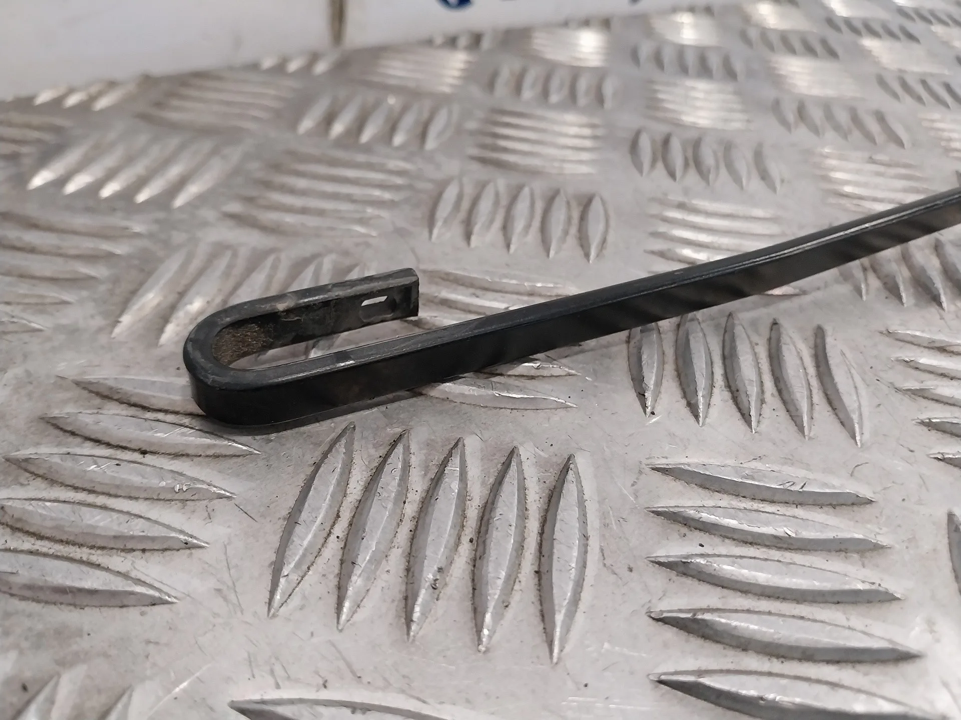 Brazo Limpia Delantero Derecho para Nissan Interstar