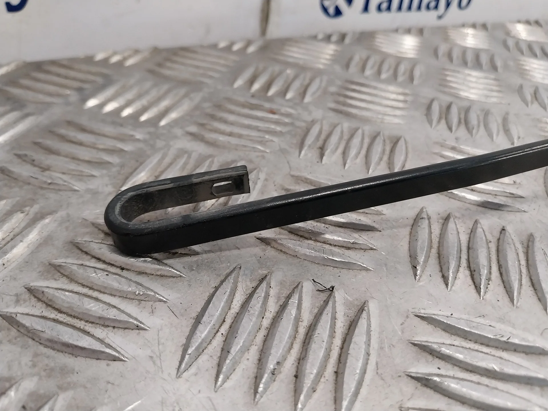 Brazo Limpia Delantero Izquierdo para Nissan Interstar