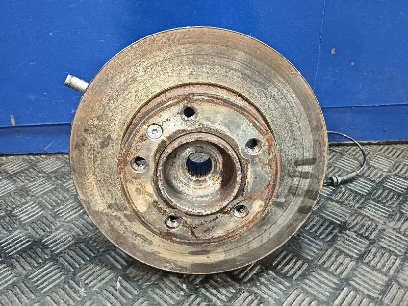 Mangueta Delantera Izquierda para Nissan Interstar