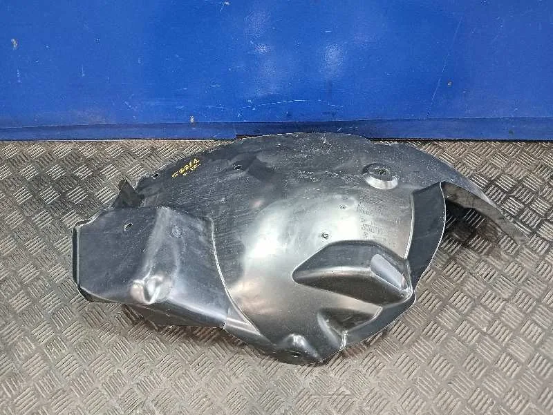 Plastico Paso Rueda Delantero Izquierdo para Nissan Interstar