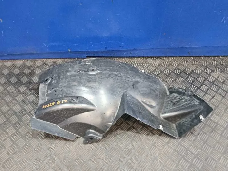 Plastico Paso Rueda Delantero Izquierdo para Nissan Interstar