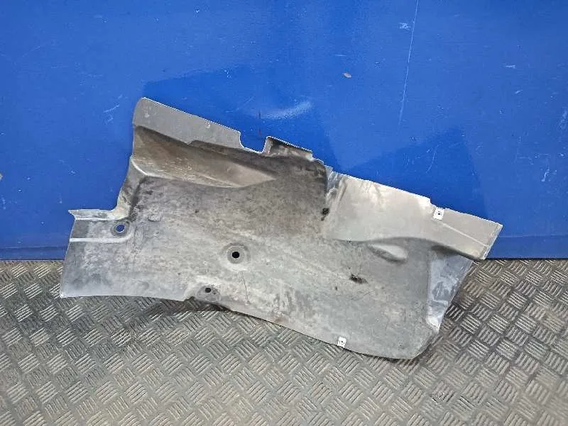 Plastico Paso Rueda Delantero Izquierdo para Nissan Interstar