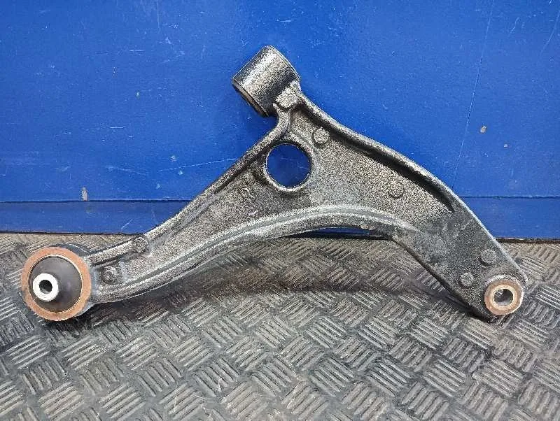 Brazo Suspension Inferior Delantero Derecho para Nissan Interstar