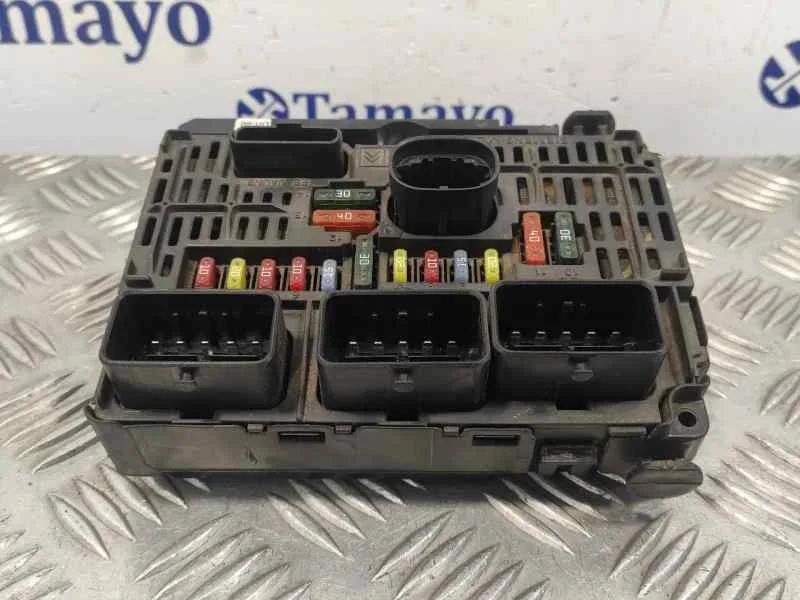 Caja Reles / Fusibles para Peugeot 407 Sw