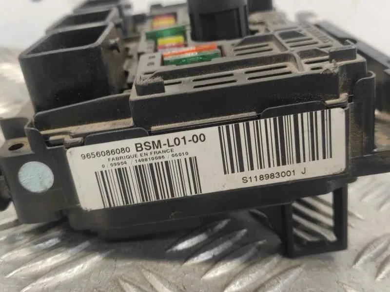Caja Reles / Fusibles para Peugeot 407 Sw