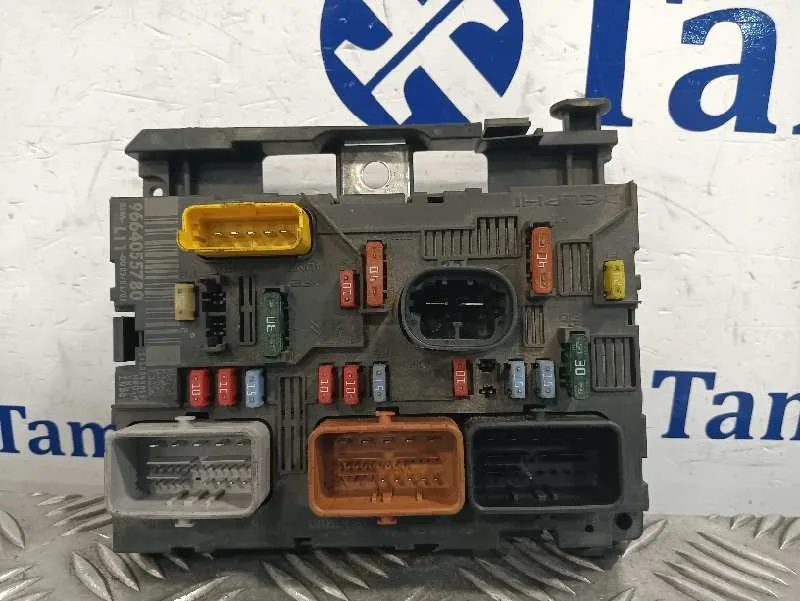 Caja Reles / Fusibles para Peugeot 307 Cc (S2)