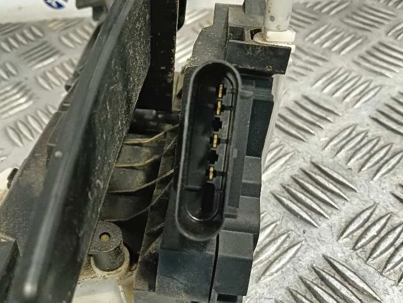 Cerradura Puerta Delantera Derecha para Ford Fiesta (Ccn)