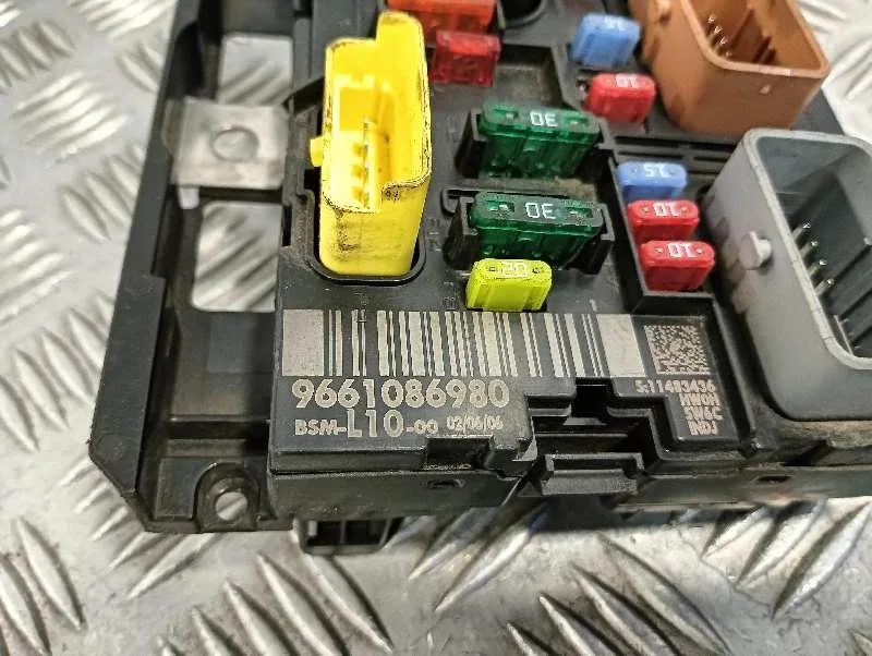 Caja Reles / Fusibles para Peugeot 207