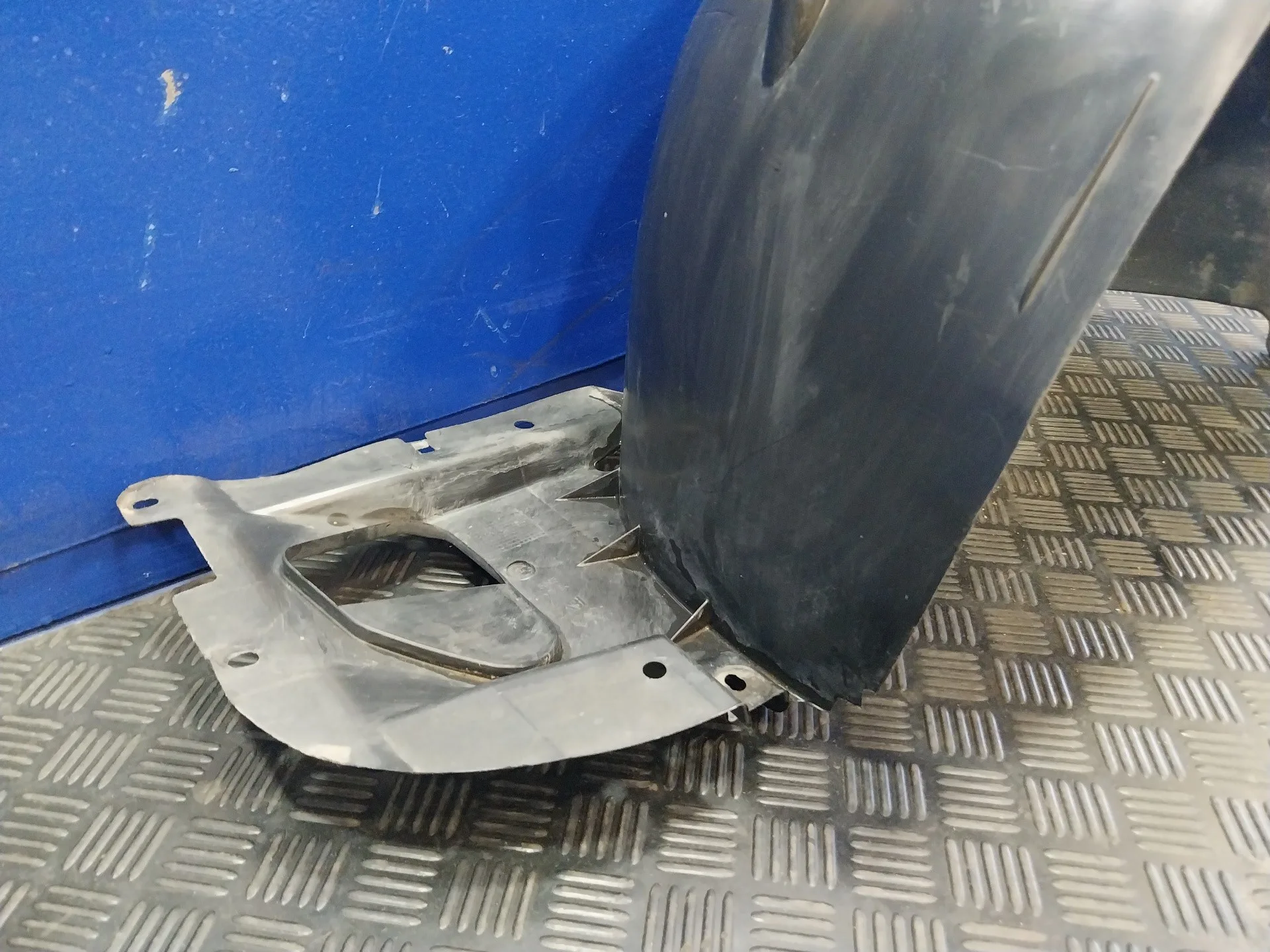 Plastico Paso Rueda Delantero Izquierdo para Citroën Ds3