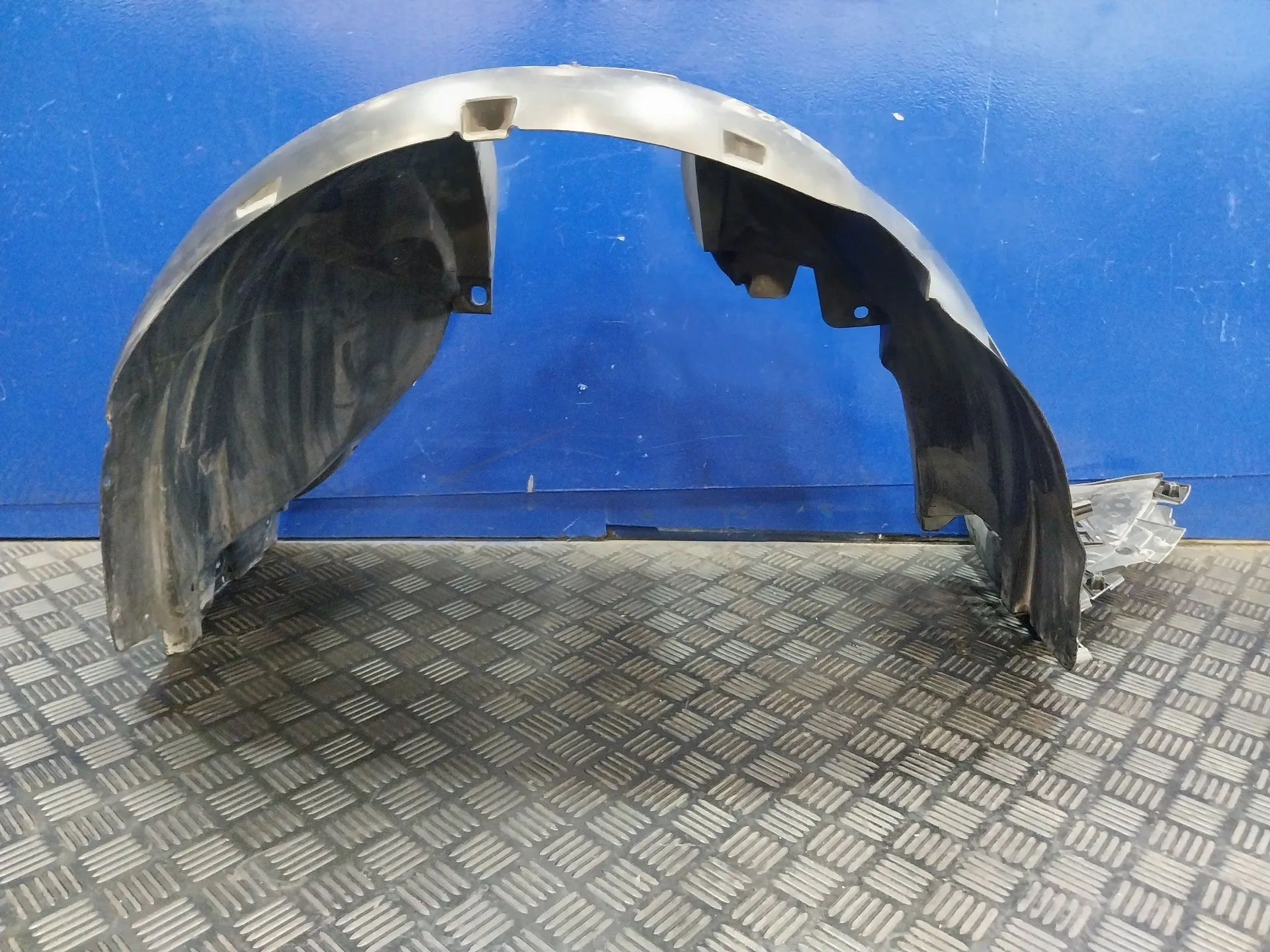 Plastico Paso Rueda Delantero Derecho para Dacia Sandero