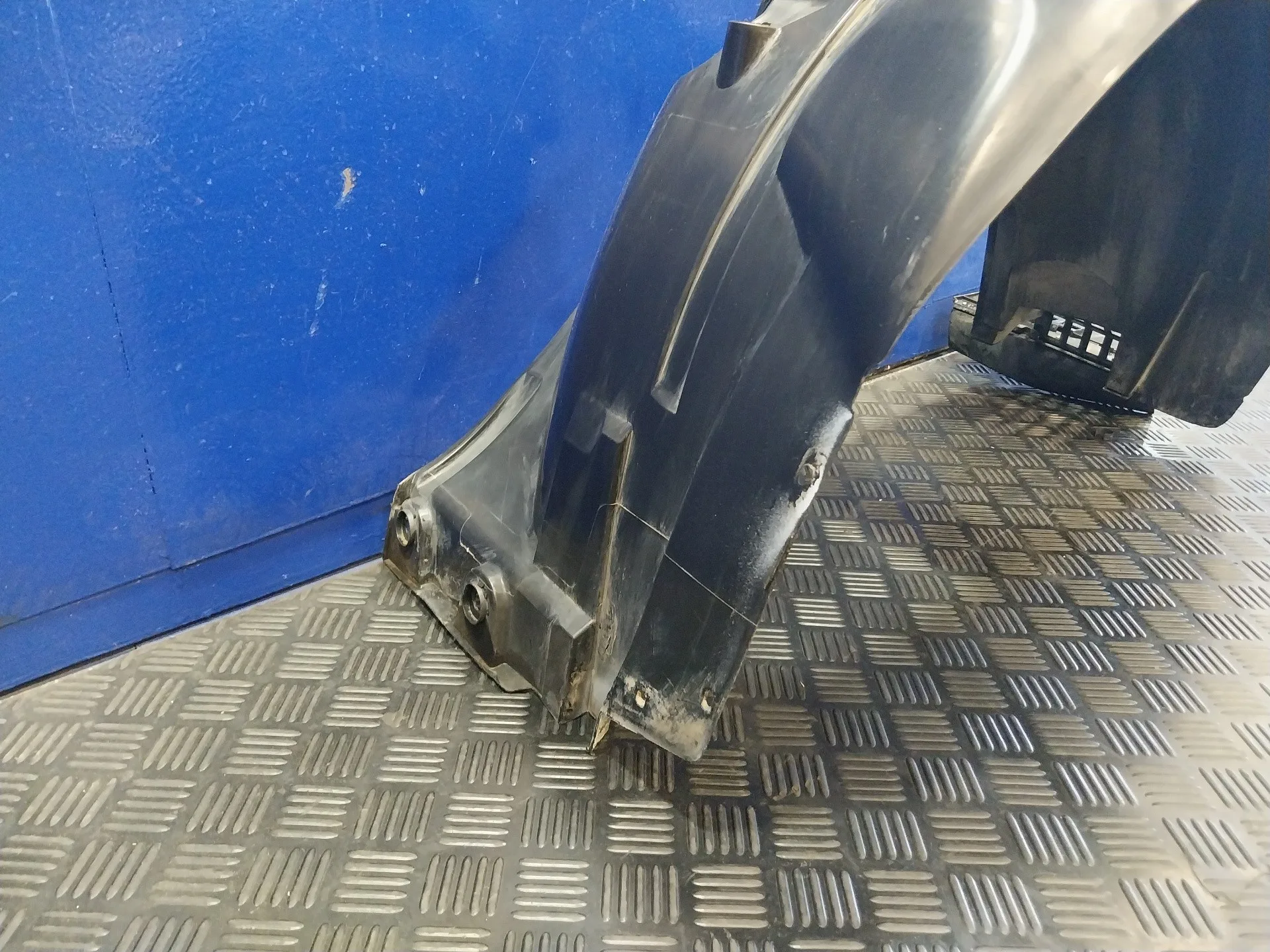 Plastico Paso Rueda Delantero Derecho para Dacia Sandero